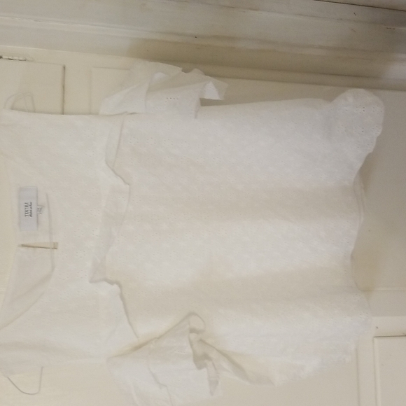 Textile Elizabeth James Eyelet Peplum White Top size 2x NWOT - Picture 2 of 11